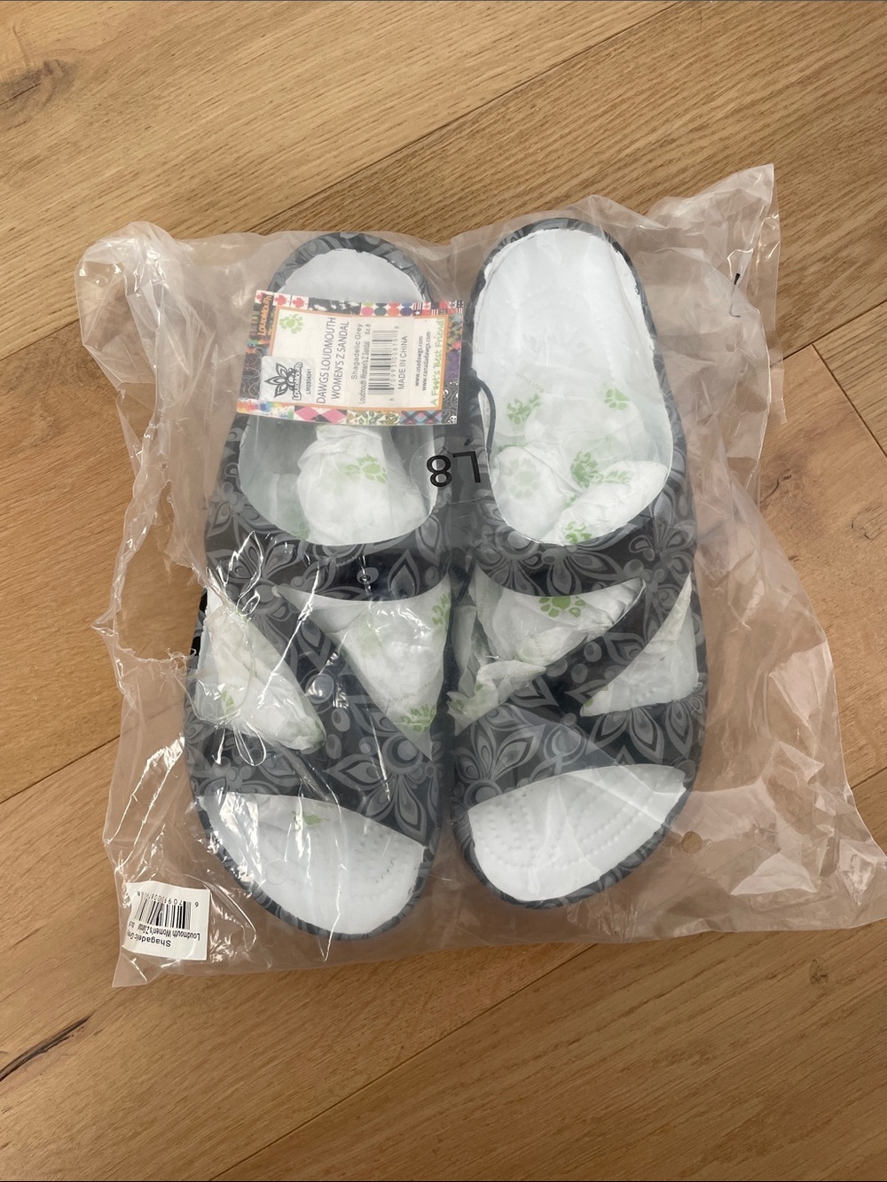Women’s DAWGS loudmouth Z Sandal. Shagadelic Grey. Size 8. NWT